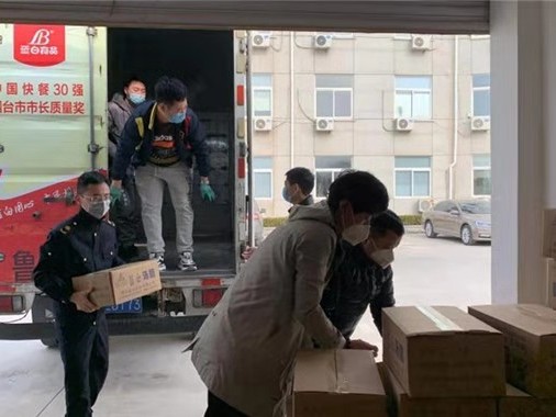 藍(lán)白食品向疫情防控一線人員捐贈湯圓