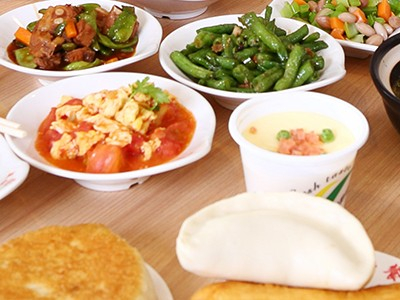 煙臺藍白食品每日為十余萬市民提供放心三餐